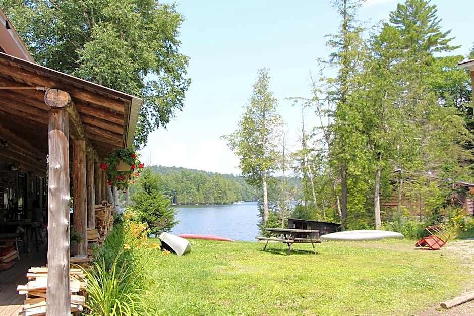 Kiwassa Lake Bed & Breakfast