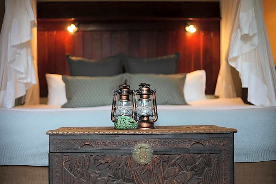 Ivory Wilderness River Rock Lodge