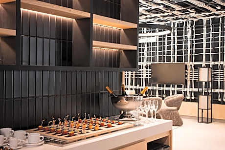 Club Deluxe One-Bedroom Suite with Ocean Front