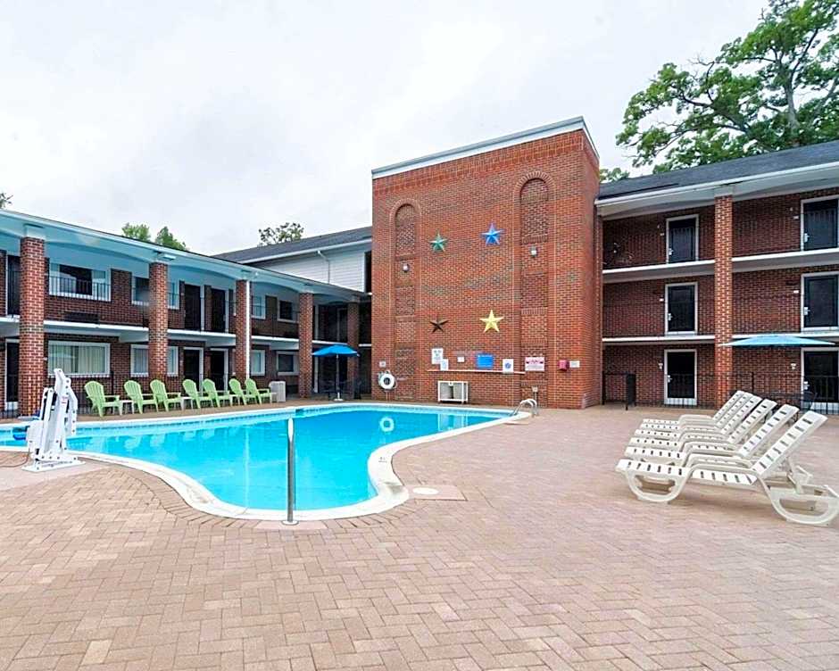Rodeway Inn & Suites Williamsburg Central