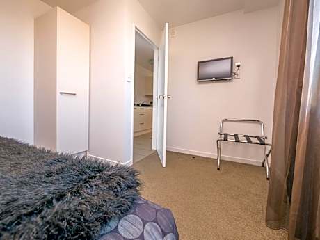 Deluxe One-Bedroom Apartment with Spa Bath