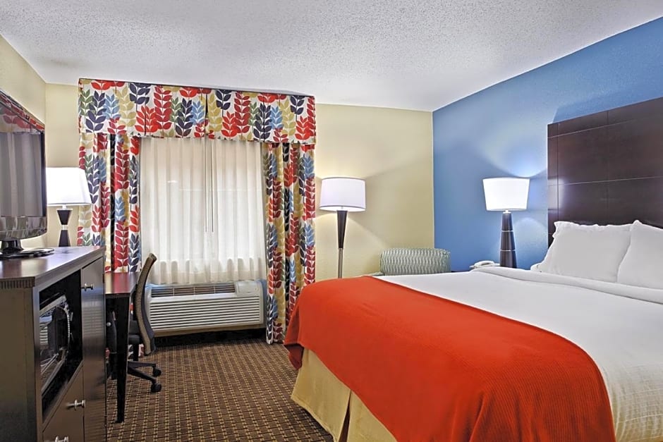 Holiday Inn Express Hotel Fort Campbell-Oak Grove, an IHG Hotel
