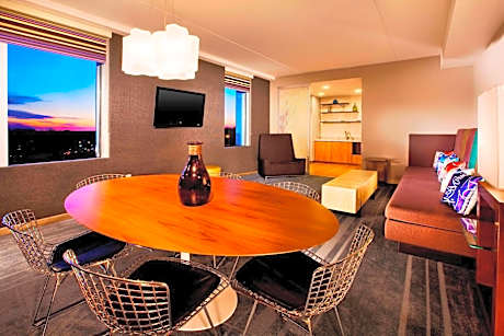 1 Bedroom Suite, 1 King