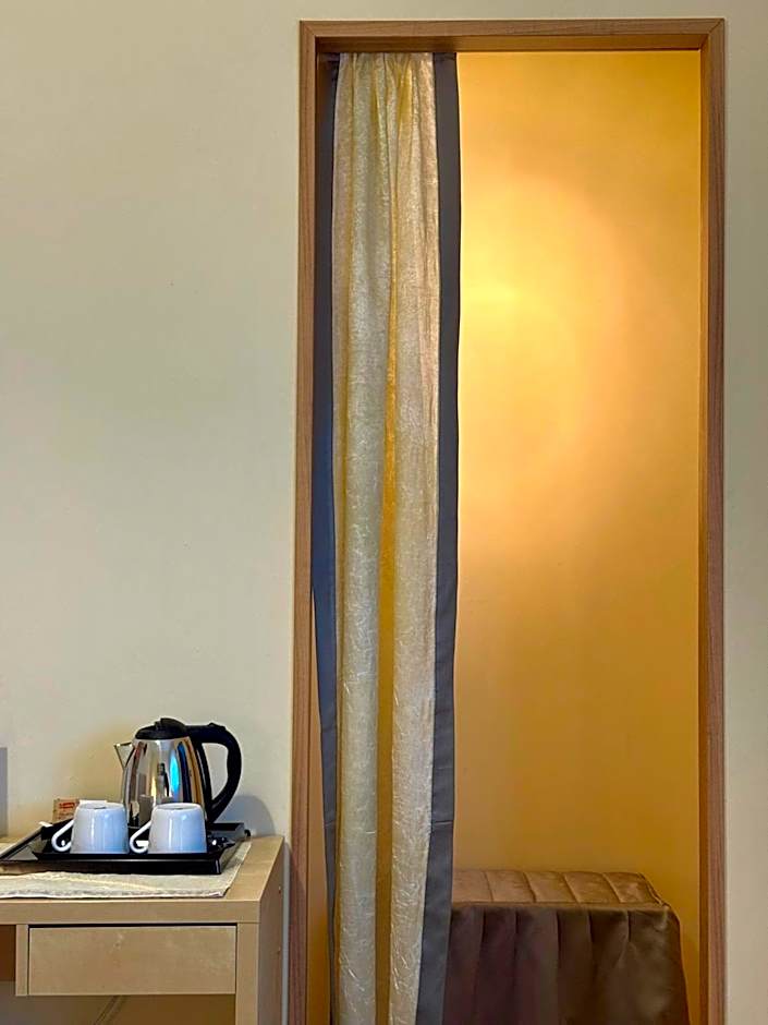 Eremes Rooms & Apartments