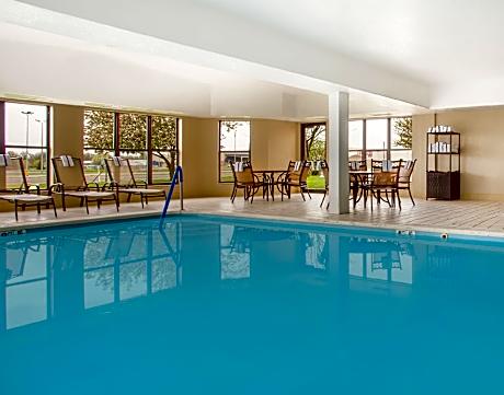 Muncie Place Hotel & Suites