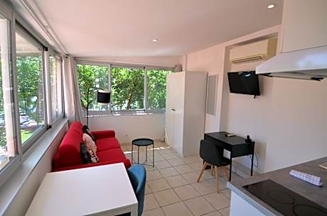 STUDIO CASSIN - next to tramway line 2 near airport