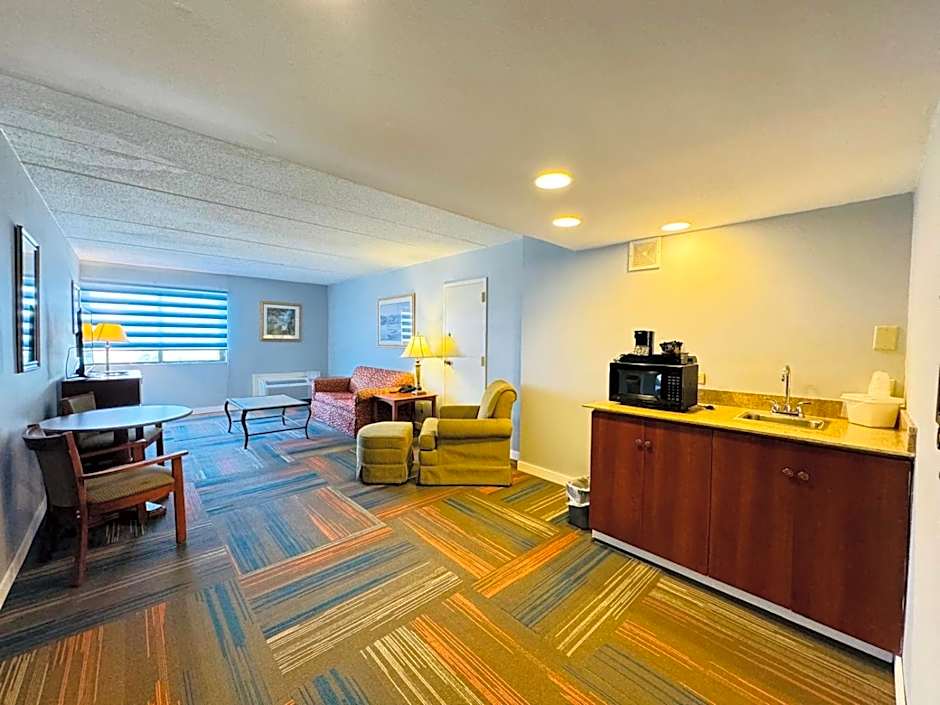 Mystic River Hotel & Suites