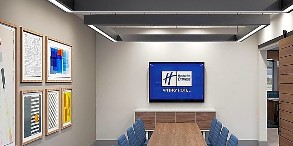 Holiday Inn Express & Suites Charlottesville, an IHG Hotel