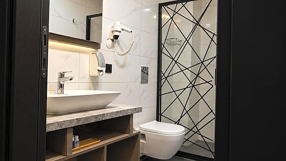 TALLES CITY HOTEL