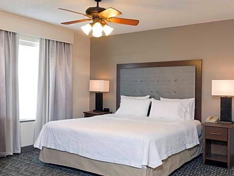 1 King Hearing Accessible Suite Non-Smoking