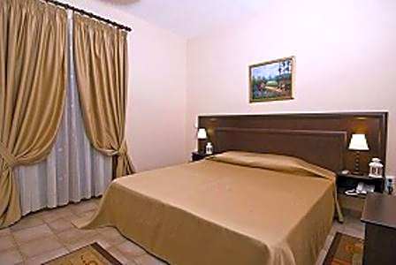 Zdjęcie 1 z 5 — 1 Bedroom Suite
