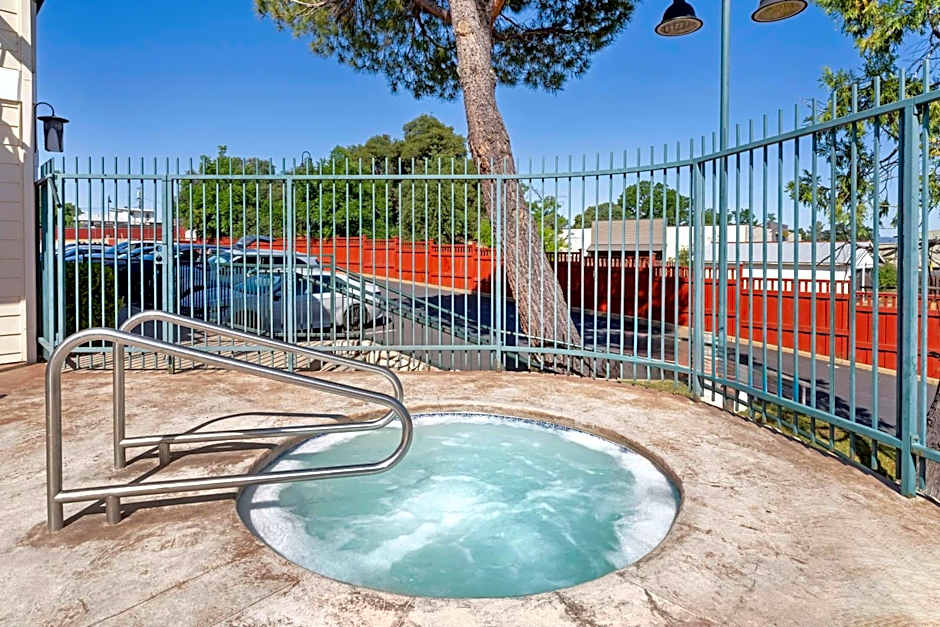 Best Western Cedar Inn And Suites