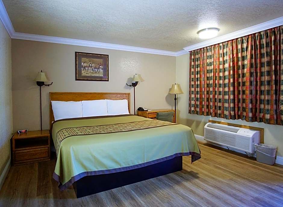 Charm Motel & Suites
