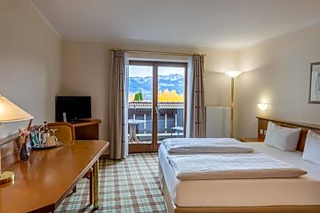 Standard Double Room with Mountain View