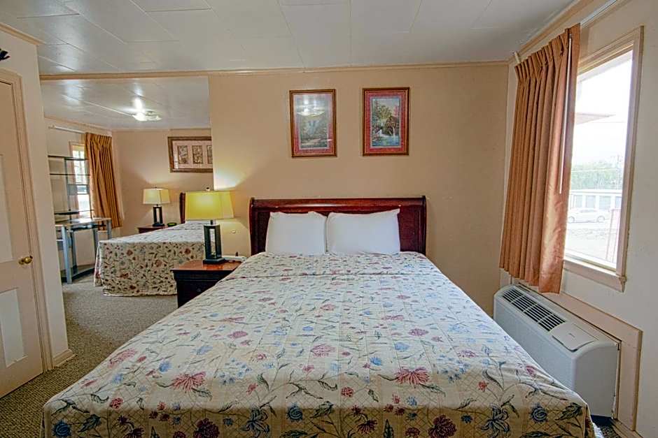 Sunflower Motel Hiawatha By OYO
