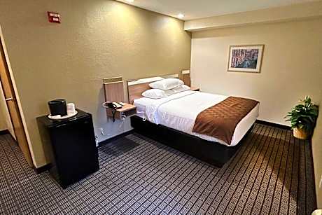 Queen Room - Accessible