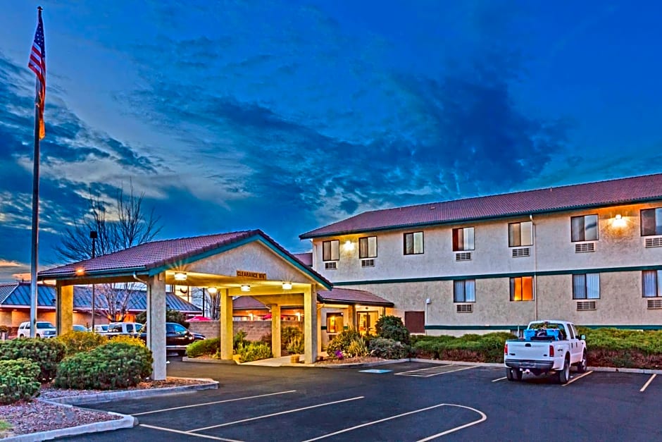 Super 8 by Wyndham Union Gap Yakima Area