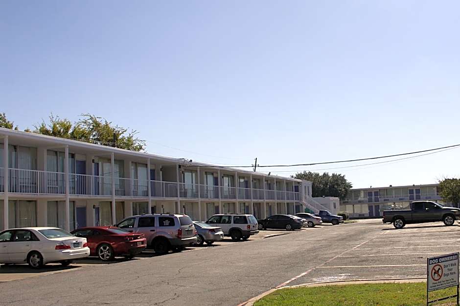 LoneStar Inn and Suite