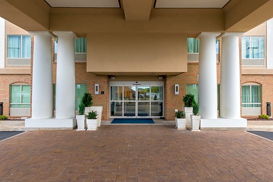 Holiday Inn Express and Suites Dickson City By IHG