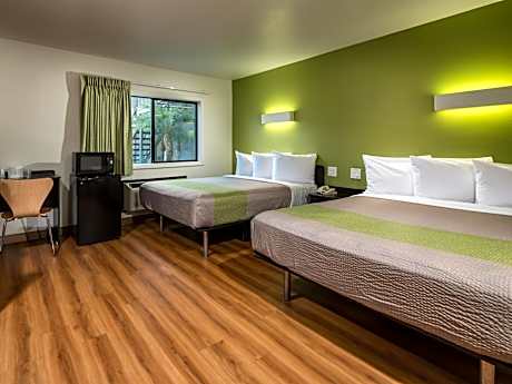 Queen Room with Two Queen Beds Non-Smoking