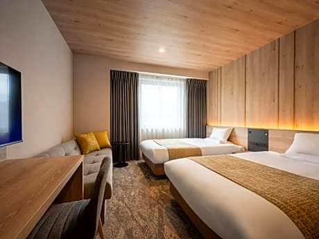Premium Twin Room - Non-Smoking