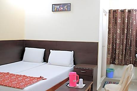 Double Room with Air-Conditioning