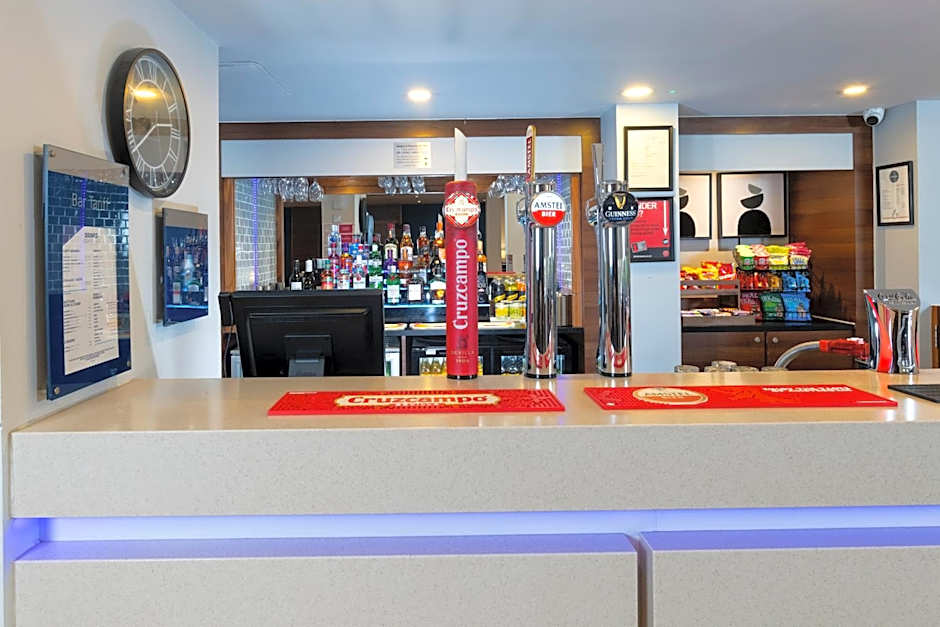 Holiday Inn Express Birmingham Oldbury By IHG