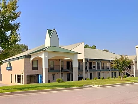 Brentwood Inn & Suites