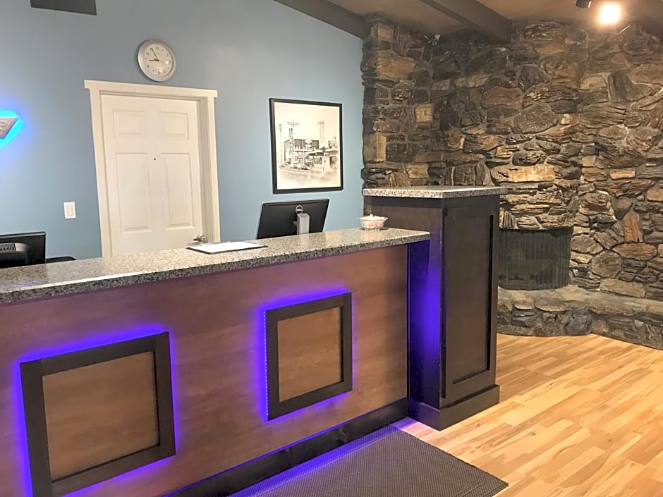 Thunderbird Lodge