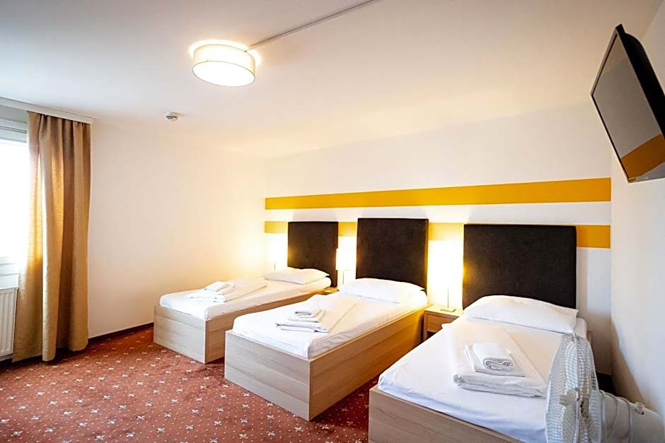 Photo 1 of 4 of Triple Room