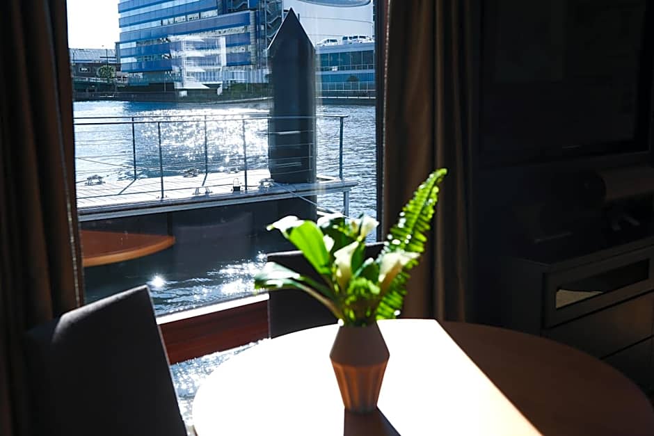 PETALS TOKYO - Floating Hotel