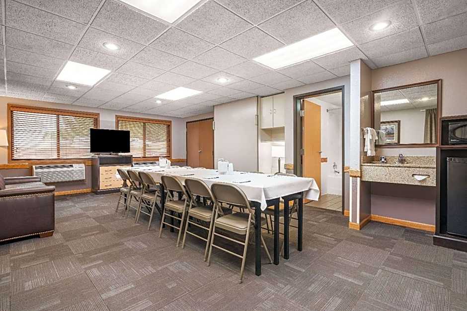 AmericInn by Wyndham Detroit Lakes