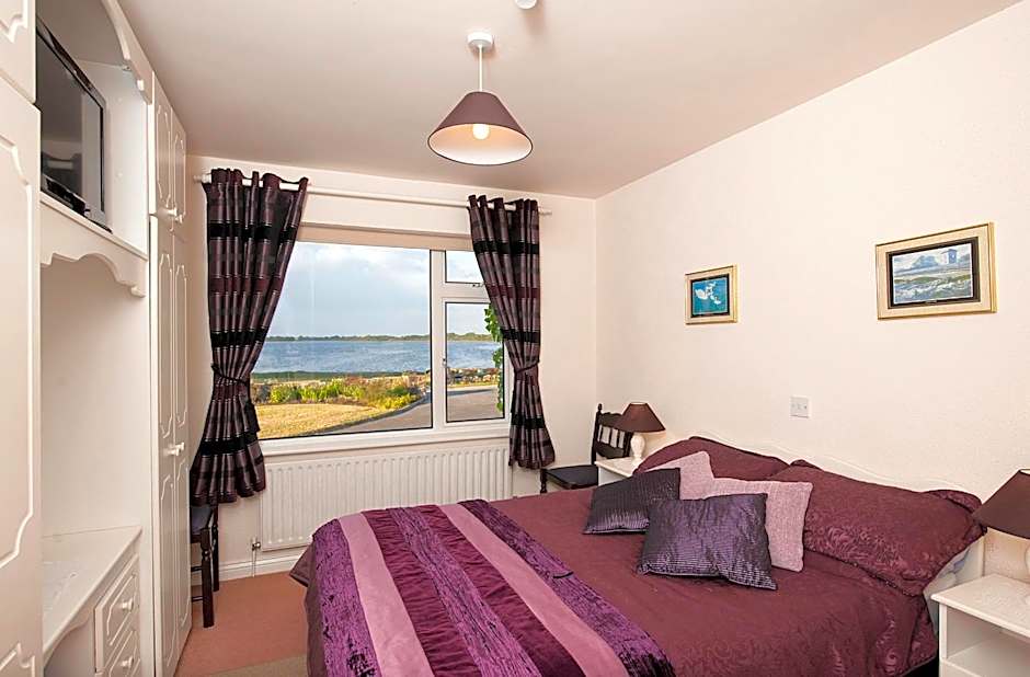 The Waterfront House Country Home