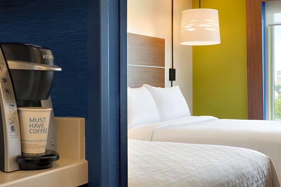 Holiday Inn Express & Suites - Milwaukee West Allis, an IHG Hotel