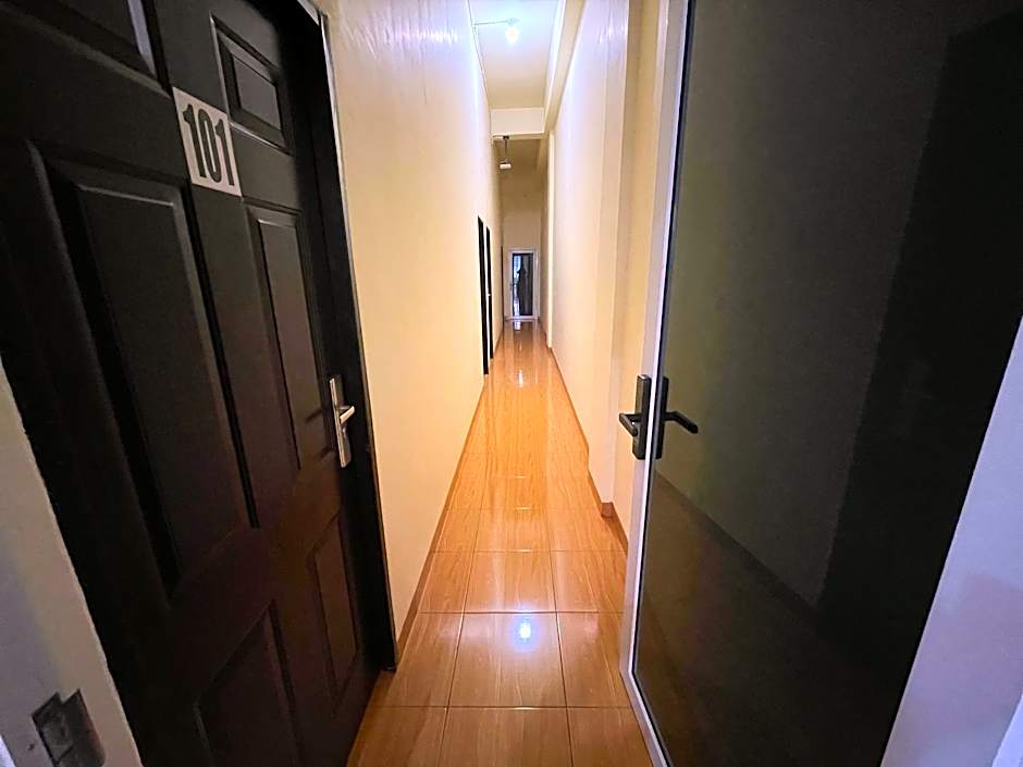 Ramelau near AP Pettarani By RedDoorz – Makassar, CA