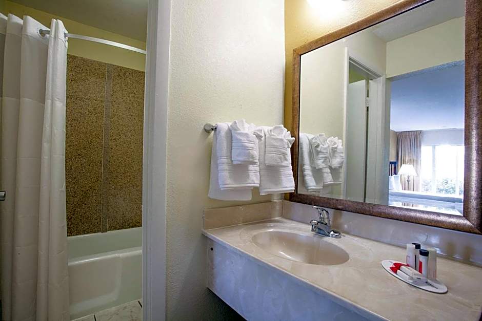 Days Inn by Wyndham Daytona Beach Speedway