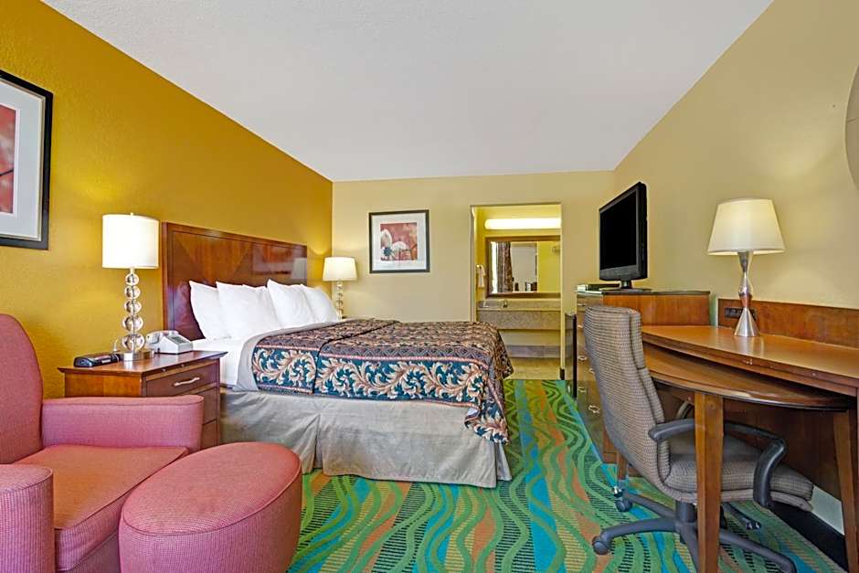 Days Inn by Wyndham Norfolk Military Circle