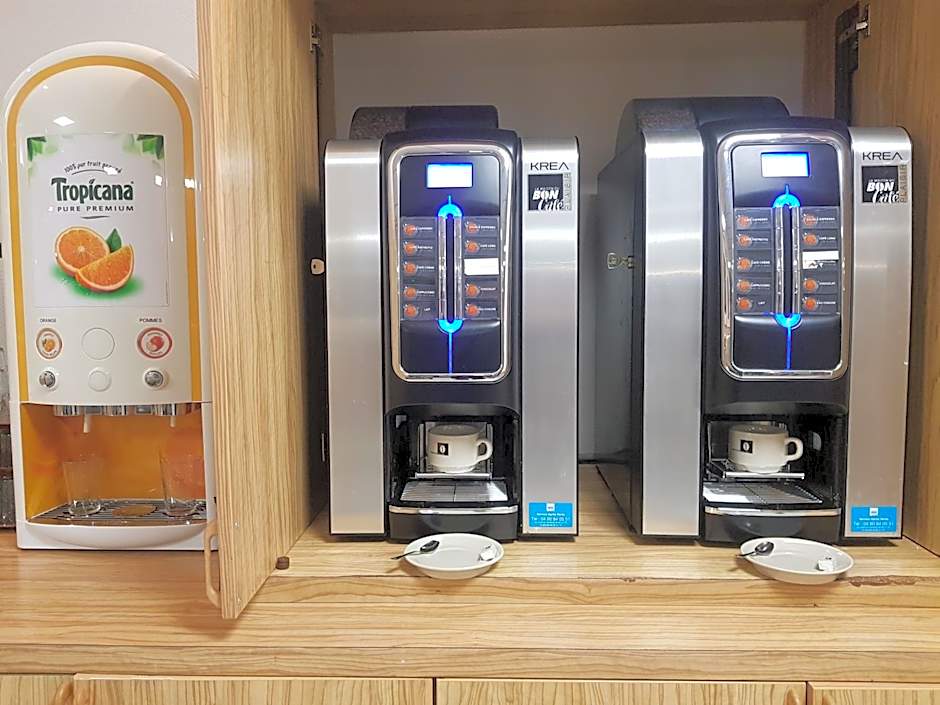 KYRIAD ORANGE Centre Ville - HOTEL RESTAURANT BAR - Galerie d'Art des Princes - Provence Alpes Côte d'Azur - France - Proche A7-A9 - exit21- Châteauneuf-du-Pape Avignon Bollene Nimes Valence - 24h-24h