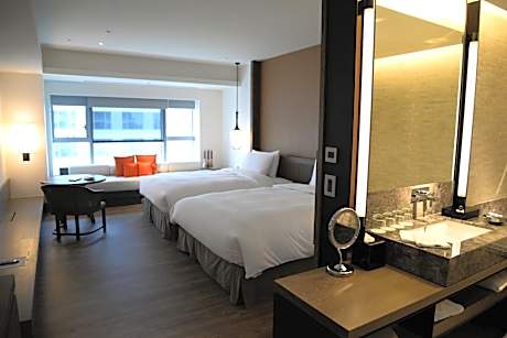 Deluxe Family Room