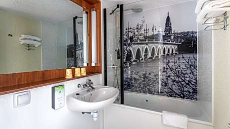 Standard Queen Room with One Bunk Bed