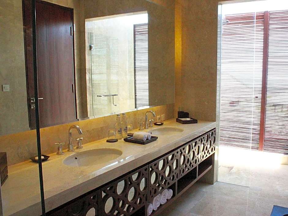 Sun Island Suites & Spa Goa Gong