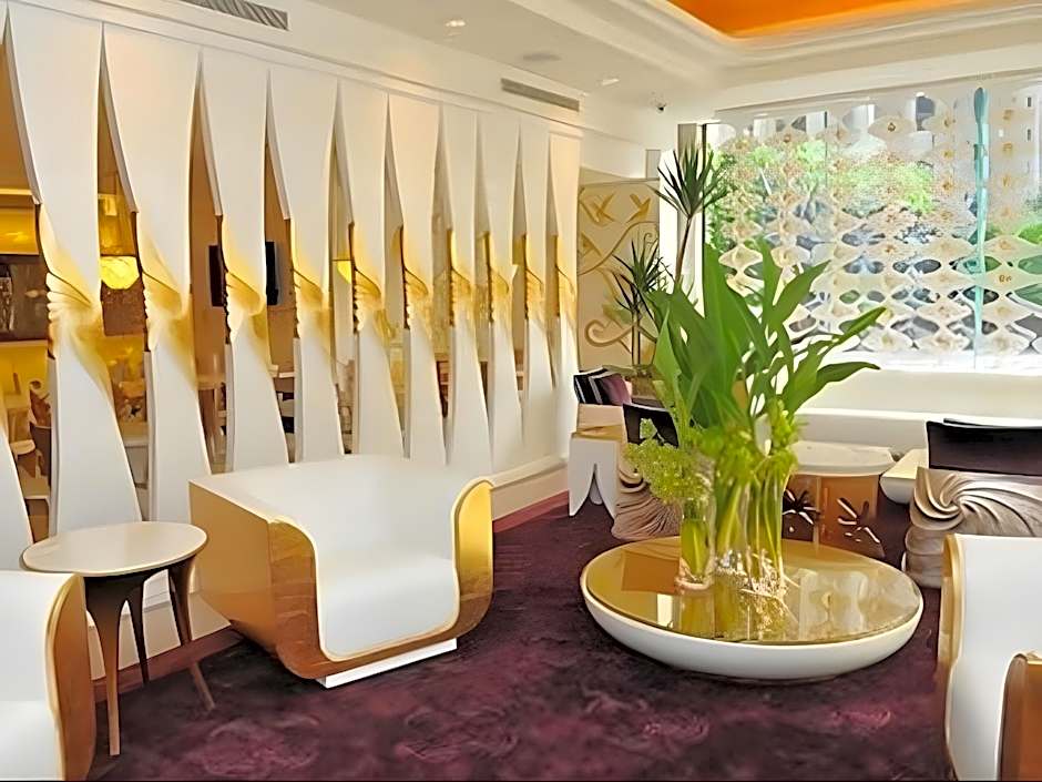 Monarch Skyline Hotel-Near Taimall