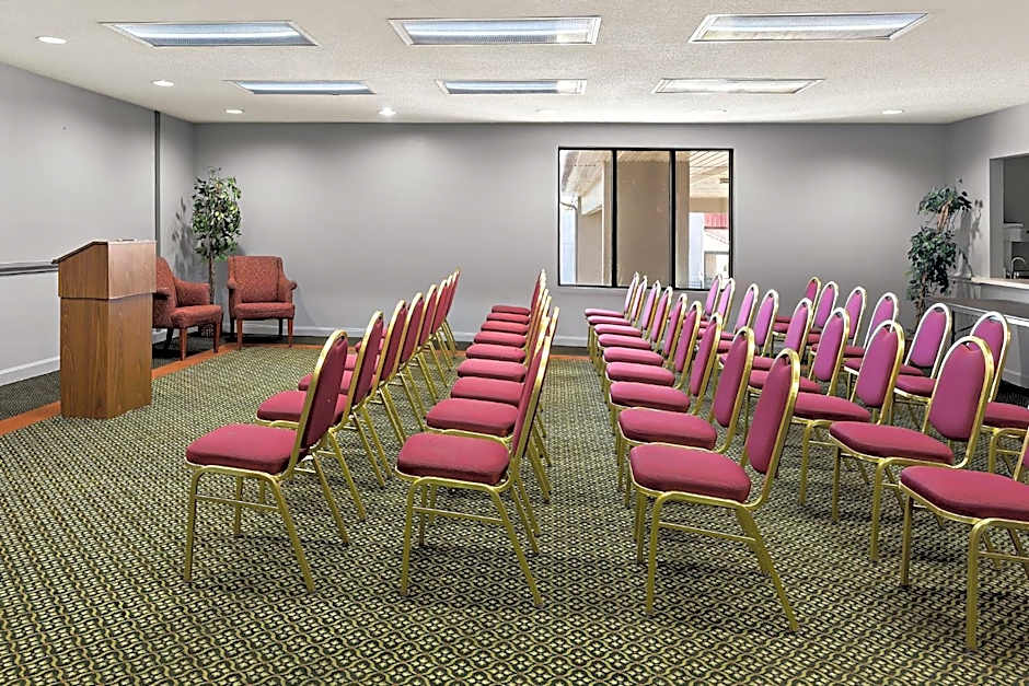 Red Roof Inn & Suites Monroe, NC