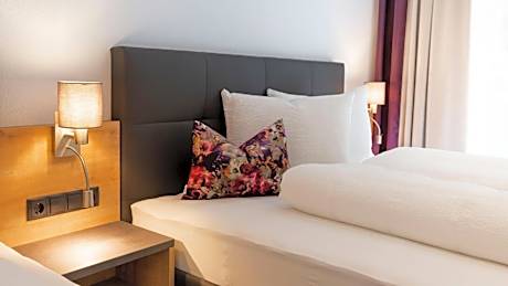 Deluxe Apartment with Garden