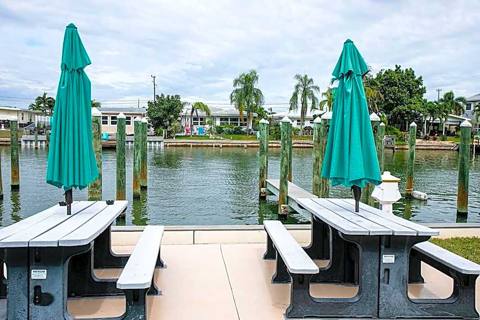 The Bayside Inn & Marina