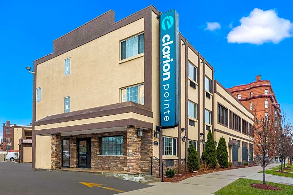 Clarion Pointe Downtown
