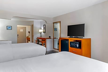 2 Queen Beds Efficiency Suite Nonsmoking Upgrade