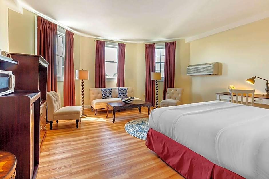 The Carriage House Inn Newport