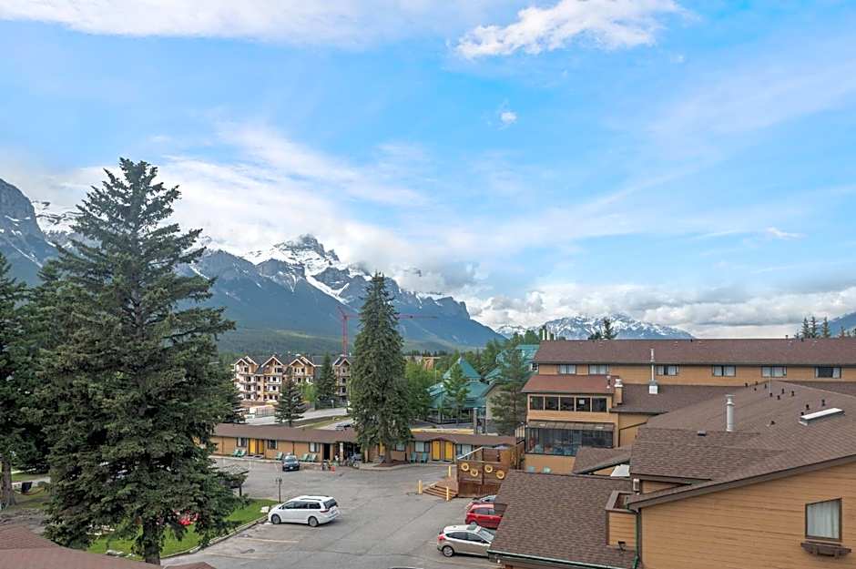 Heavenly Mountain Condo managed by Little Sister Getaways