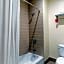 Econo Lodge Inn & Suites